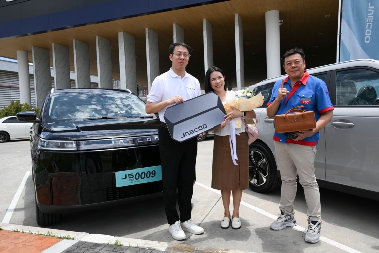 batch_J5-Handover-at-OJ-Factory_9 OMODA & JAECOO เดินหน้าสร้างความเชื่อมั่น ผ่านประสบการณ์เยี่ยมชมโรงงานจริง พร้อมส่งมอบ JAECOO 5 EV MAX+ ด้วยมาตรฐานคุณภาพระดับสากล