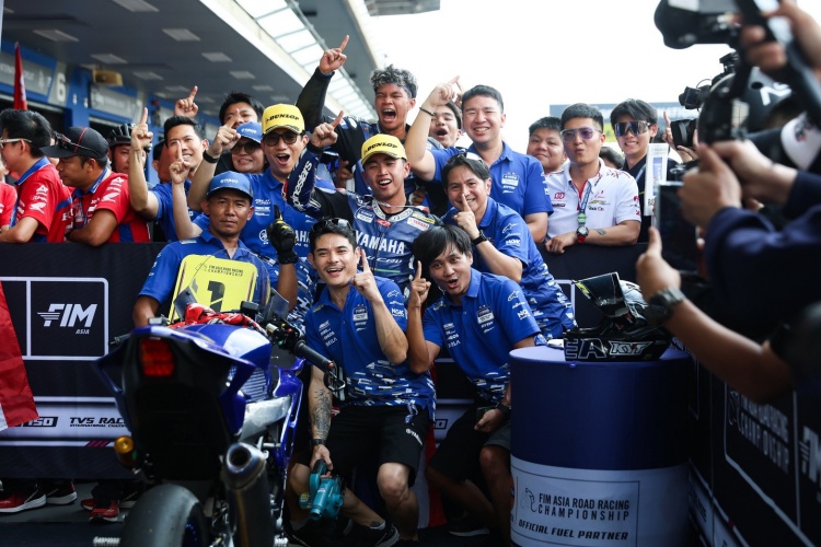 batch_LINE_ALBUM_ARRC-day2-250-race2_260515_3 “ตี-อนุภาพ – ไอเดีย-กฤตภัทร” คว้าโพเดียมโฮมเรซ ยามาฮ่า ไทยแลนด์ เรซซิ่งทีม พร้อมลุยศึกเอเชีย สนาม 3 ที่ ญี่ปุ่น
