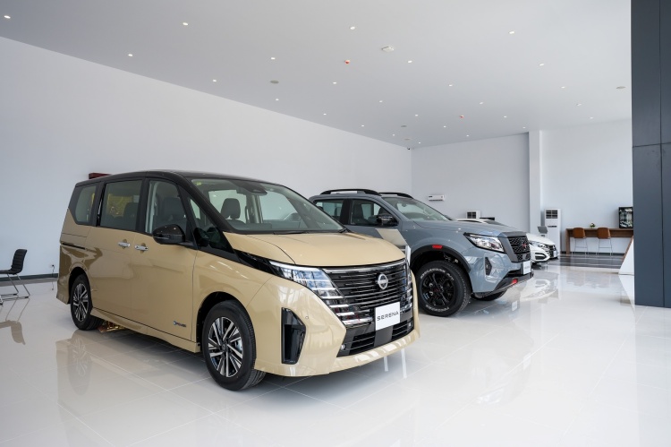 batch_Nissan-KP-Auto_04 นิสสัน ประเทศไทย เสริมความแข็งแกร่งเครือข่ายผู้จำหน่าย เปิดโชว์รูมและศูนย์ยริการแห่งใหม่ “นิสสัน เคพี ออโต้ คลองหลวง”