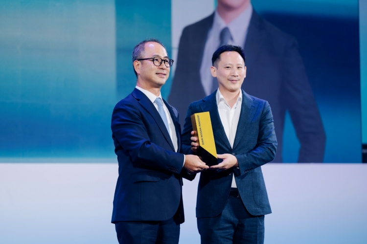 batch_Nissan_Best-of-the-Best-Dealer_02 Nissan มอบรางวัล “Best of the Best Dealer 2025” แก่สยามนิสสันแม่สอด สาขาสำนักงานใหญ่