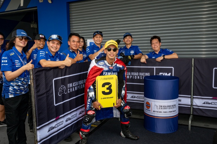 batch_S__606937111 “ตี-อนุภาพ” ควบ YZF-R6 คว้าโพเดียมโฮมเรซ - “ไอเดีย-กฤตภัทร” เข้าป้ายท็อปไฟว์ รั้งจ่าฝูงต่อ ศึก ARRC บุรีรัมย์