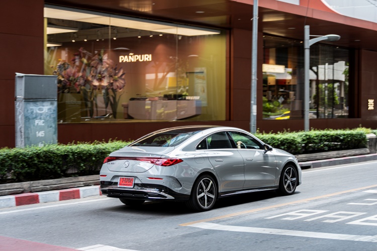 batch_The-all-new-electric-CLA-x-Central-Chidlom-9 Mercedes-Benz ต่อยอดกระแส Façade Lighting กับปรากฏการณ์แสงสีสุดล้ำร่วมกับเซ็นทรัลชิดลม