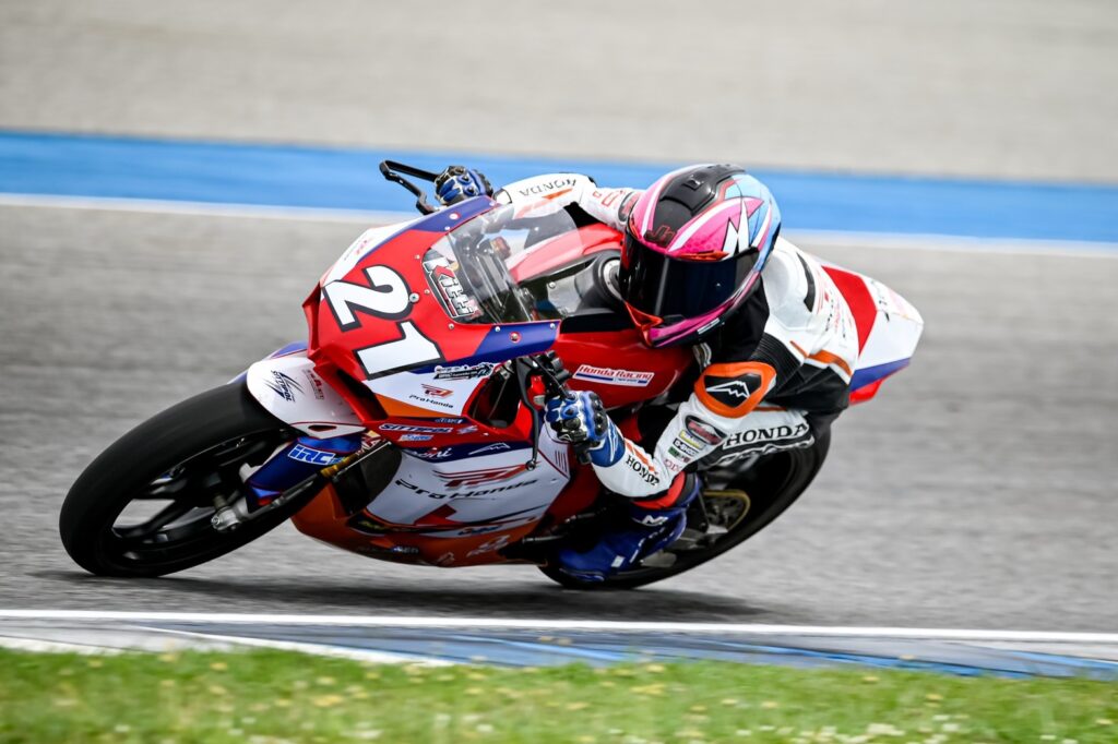 Race-BRIC-R1-06-1024x682 “เฟอร์-มิกซ์” ผงาดแชมป์ NEXZTER BRIC สนามเปิดฤดูกาล