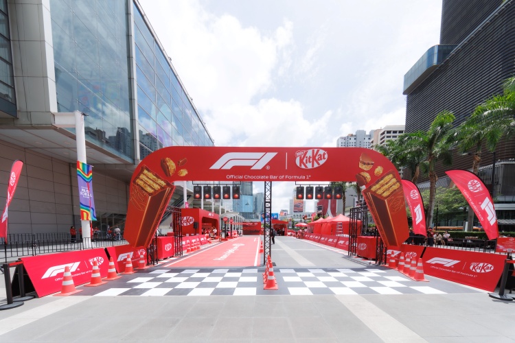 batch_20.-KitKat-F1-บรรยากาศงานเปิดตัว-Horizontal- KitKat และ Formula 1 เปิดตัวรุ่นลิมิเต็ดรูปรถแข่งเอาใจแฟนฟอร์มูล่า วัน