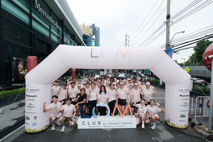 batch_3.-ภาพร่วมกันบริเวณโชว์รูม_0 ธนบุรีพานิช เปิดตัว “LOM CLUB” ปั้น Luxury Lifestyle Community เชื่อมลูกค้าผ่าน Wellness กีฬา และประสบการณ์เหนือการเป็นเจ้าของรถ