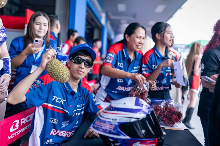 batch_7-1.แจกทุเรียน-เงาะ บุรีรัมย์ลั่นอีกแล้ว! พิตวอล์ค BRIC Superbike 2026 จัดเต็มความสนุกสนั่นแทร็ก