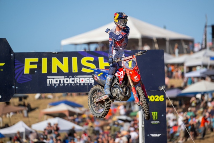 batch_AMA-MX-2026-R2-06 Honda CRF450R แรงเกินต้าน! “เจ็ต ลอว์เรนซ์” ฝ่าธงแดงเหมาแชมป์ AMA MX 2026 สนามที่ 2