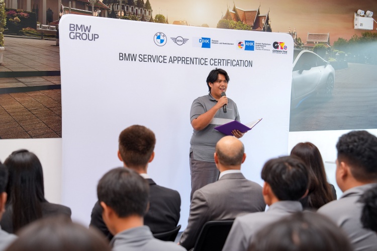batch_BMW-Service-Apprentice-certificate-4 บีเอ็มดับเบิลยู กรุ๊ป ประเทศไทย มอบประกาศนียบัตรแก่ผู้สำเร็จการศึกษาโครงการ BMW Service Apprentice