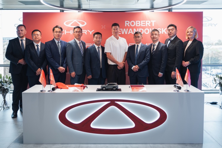 batch_CHERY-Brand-Global-Ambassador_2 CHERY ต้อนรับ โรเบิร์ต เลวานดอฟสกี ซูเปอร์สตาร์ระดับตำนาน ขึ้นแท่นโกลบอลแบรนด์แอมบาสเดอร์