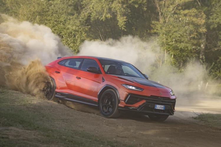 batch_Lamborghini-Urus-Performante เปิดวิวัฒนาการซูเปอร์เอสยูวีแห่ง Lamborghini ตำนานแห่งสมรรถนะ นวัตกรรม และเหตุการณ์สำคัญในห้วงประวัติศาสตร์