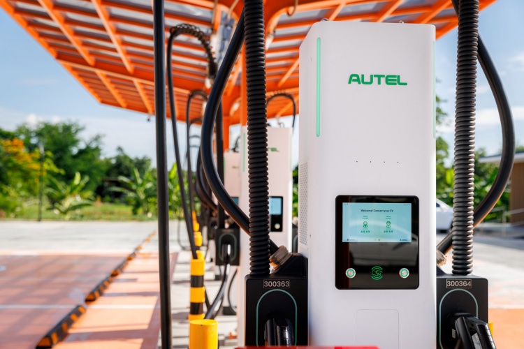 batch_Pic_Evolt-Station-Hub-แห่งแรก-บนถนนลาดกระบัง-7 Evolt เปิดตัว “Evolt Station Hub” แห่งแรก บนถนนลาดกระบัง ชูสถานีชาร์จ Ultra Fast กำลังไฟแรง 960 kW