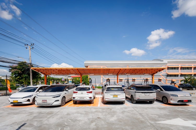 batch_Pic_Evolt-Station-Hub-แห่งแรก-บนถนนลาดกระบัง-8 Evolt เปิดตัว “Evolt Station Hub” แห่งแรก บนถนนลาดกระบัง ชูสถานีชาร์จ Ultra Fast กำลังไฟแรง 960 kW