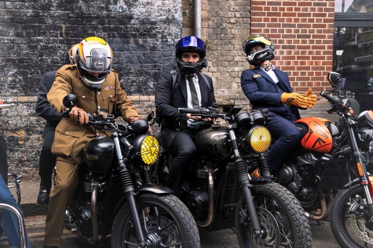 batch_Pic_ถอดรหัส-The-Gentleman-Ride-ศิลปะแห่งการขับขี่-6 ถอดรหัส The Gentleman's Ride ศิลปะแห่งการขับขี่ที่สะท้อนตัวตน รสนิยม และไลฟ์สไตล์ ผ่านรถจักรยานยนต์ไทรอัมพ์