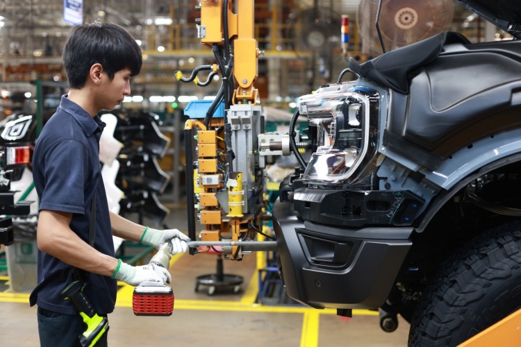 batch_Precision-Bumper-to-Fender-Alignment_2 8 ปี Ford Ranger Raptor ตำนานกระบะเหินฟ้า ที่สร้างจากฝีมือคนไทย คุณภาพที่ทั่วโลกยอมรับ