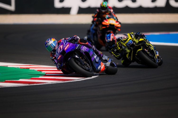 batch_S__610697221 YZR-M1 V4 ส่งสัญญาณบวก ! “โทปรัค” ไล่แซงสุดมันในสปรินต์เรซ บาลาตอน พาร์ค