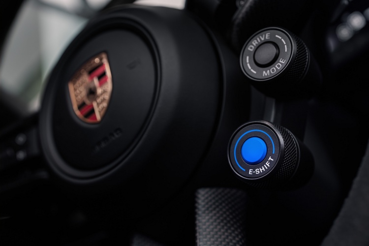 batch_Taycan-Turbo-GT-with-E-Shift- ปอร์เช่ ประเทศไทย เปิดตัว The new Taycan รุ่นปี 2027 พร้อมรุ่น Black Edition และเทคโนโลยีเกียร์จำลอง E-Shift ในทุกรุ่นย่อย