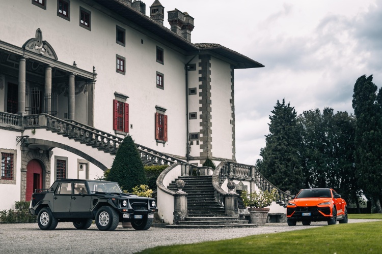 batch_The-Evolution-of-Lamborghinis-Super-SUV_a-story-of-performance-innovation-and-milestones เปิดวิวัฒนาการซูเปอร์เอสยูวีแห่ง Lamborghini ตำนานแห่งสมรรถนะ นวัตกรรม และเหตุการณ์สำคัญในห้วงประวัติศาสตร์