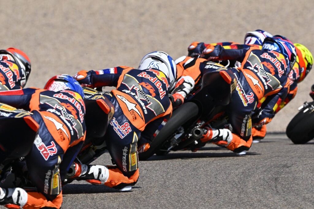 Race-2-Rookies-Cup-R5-02-1024x683 "ไม้คิว-เกียรติศักดิ์" ปิดจ็อบซัคเซนริง เก็บแต้มต่อเนื่อง ศึก เรดบูล โมโตจีพี รุกกีส์ คัพ 2026 สนาม 5