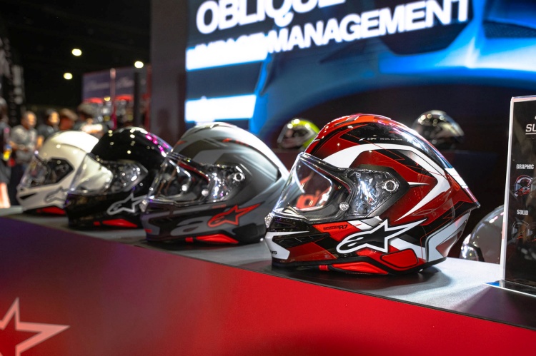 batch_10-2 เพซแม็กซ์ มอเตอร์สปอร์ต เปิดตัวหมวกกันน็อค Alpinestars "Supertech R7 และ SM3" ครั้งแรกในไทย!