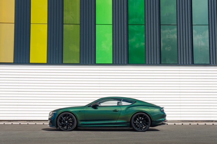 batch_New-Paint-Shop-and-Spectraflair-5-1 Bentley Motors เปิดศูนย์ทำสีตัวถังรถยนต์แห่งใหม่ พร้อมเทคนิคการทำสี ‘Spectraflair’ ประกายรุ้ง