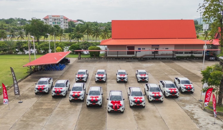 batch_Nissan_03 นิสสัน ส่งมอบ “Nissan Navara” สนับสนุนภารกิจสาธารณสุขขององค์การบริหารส่วนจังหวัดตาก