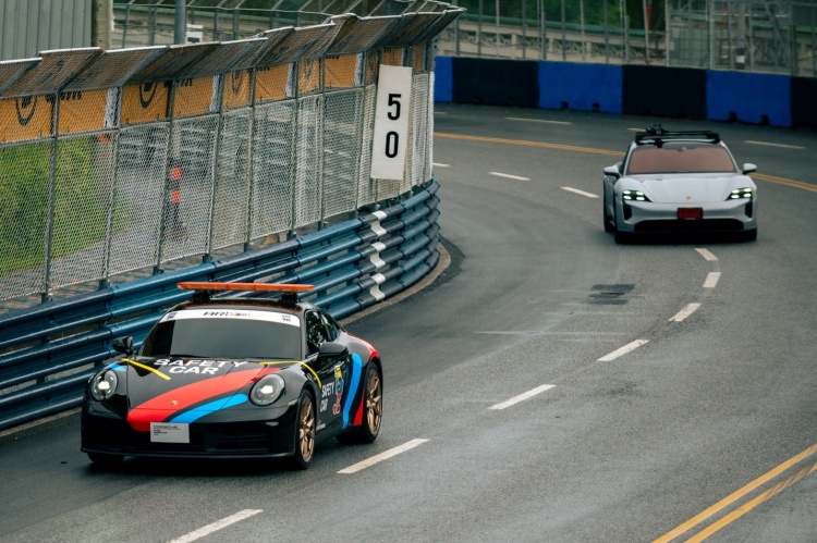 batch_PCCA-2026-16-Safety-Car ปอร์เช่ ประเทศไทย เฉลิมฉลอง 75 ปีแห่งมอเตอร์สปอร์ต พาเจ้าของรถร่วมเปิดประสบการณ์ Raceborn ณ บางแสน สตรีท เซอร์กิต