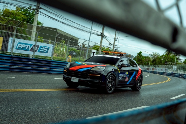 batch_PCCA-2026-17-Medical-Car ปอร์เช่ ประเทศไทย เฉลิมฉลอง 75 ปีแห่งมอเตอร์สปอร์ต พาเจ้าของรถร่วมเปิดประสบการณ์ Raceborn ณ บางแสน สตรีท เซอร์กิต