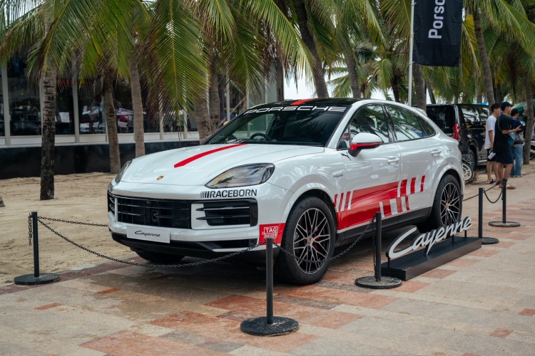 batch_PCCA-2026-21-Cayenne-S-E-Hybrid-Coupe ปอร์เช่ ประเทศไทย เฉลิมฉลอง 75 ปีแห่งมอเตอร์สปอร์ต พาเจ้าของรถร่วมเปิดประสบการณ์ Raceborn ณ บางแสน สตรีท เซอร์กิต