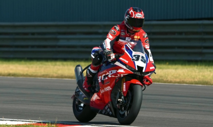 batch_Pre-WSBK-R8-01 “ฮอนด้า เอชอาร์ซี” ฟูลทีม! “ก้อง-สมเกียรติ” นำทัพลุยศึก เวิลด์ ซูเปอร์ไบค์ สนาม 8 “ดิ๊กสัน” หายเจ็บคัมแบ็กร่วมทีมที่ โดนิงตัน พาร์ค