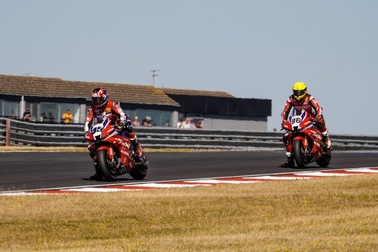 batch_Race-1-WSBK-R8-04 "ก้อง-ดิ๊กสัน" วิเคราะห์แนวทางเพื่อยกระดับการขี่ ศึก เวิลด์ ซูเปอร์ไบค์ สนาม 8 โดนิงตัน