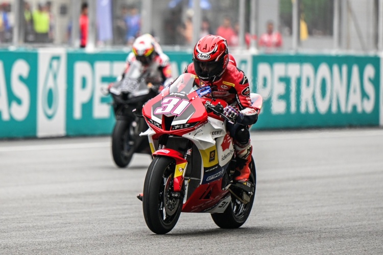 batch_Race1-MSBK-R2-03 “มิกซ์-ธนัช“ คว้าชัยแบบม้วนเดียวจบ “ไฮเปค-กฤษฎา“ บุกเดือดคว้าโพเดียมอันดับ 2 MSBK600 สนาม 2 เรซแรก เซปัง