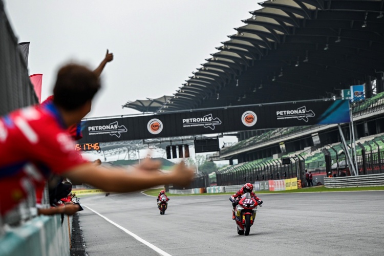 batch_Race1-MSBK-R2-05 “มิกซ์-ธนัช“ คว้าชัยแบบม้วนเดียวจบ “ไฮเปค-กฤษฎา“ บุกเดือดคว้าโพเดียมอันดับ 2 MSBK600 สนาม 2 เรซแรก เซปัง