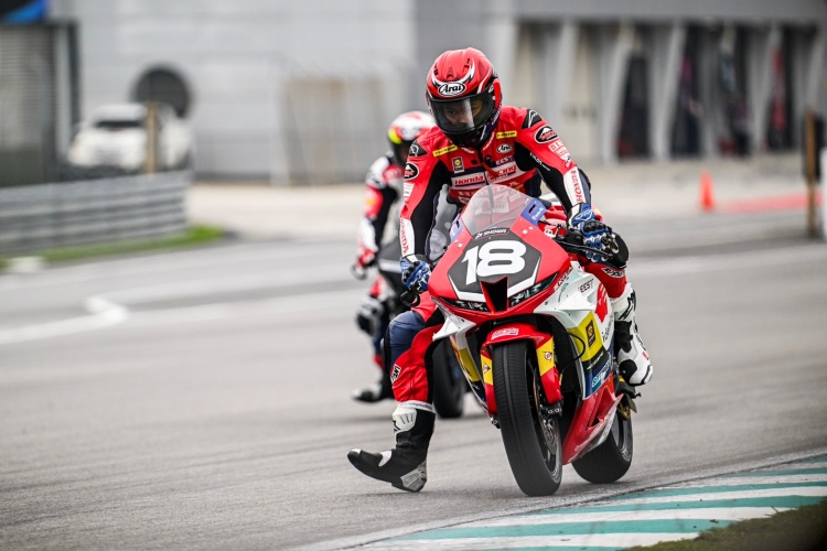 batch_Race1-MSBK-R2-07 “มิกซ์-ธนัช“ คว้าชัยแบบม้วนเดียวจบ “ไฮเปค-กฤษฎา“ บุกเดือดคว้าโพเดียมอันดับ 2 MSBK600 สนาม 2 เรซแรก เซปัง