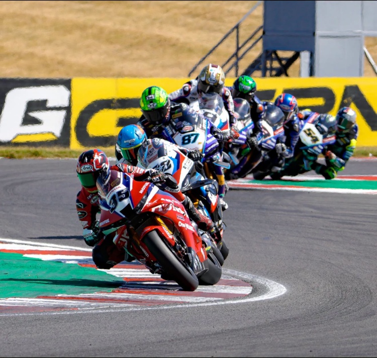 batch_Scoop-WSBK-01 เจาะผลงาน "ก้อง-สมเกียรติ" ผ่าน 8 สนามแรก "เวิลด์ ซูเปอร์ไบค์" ภารกิจท้าทายที่ไม่เคยหมดความมุ่งมั่น