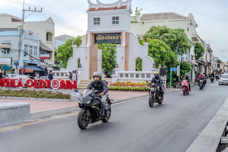 BA6DEB1 ฮอนด้าบิ๊กไบค์ ปิดทริป “Honda E-Clutch The 4 Exclusive Xperience” 4 ภาค ทั่วไทย
