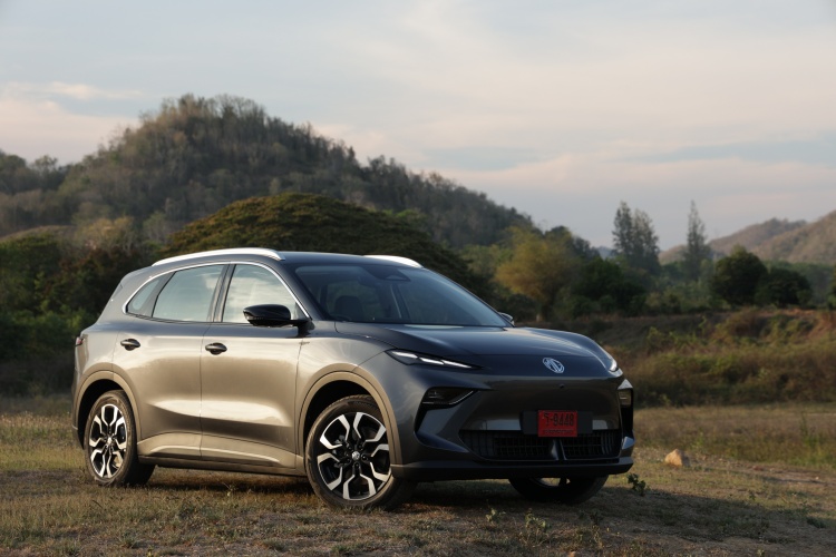 batch_NEW-MG-S5-EV-PLUS MG ครึ่งปีแรกโตแรง 67% พร้อมปรับเป้าใหม่ 36,000 คัน เดินเกมด้วย “DUAL-MARKET” รุกหนักแมส - พรีเมียม