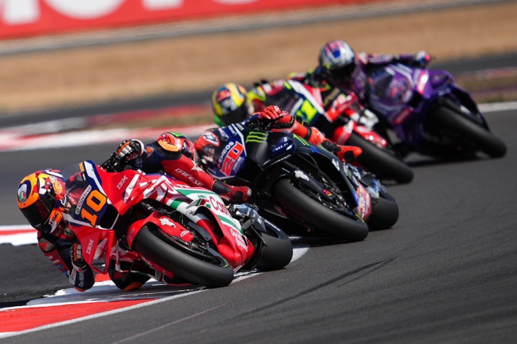 batch_Race-Moto3MotoGP-Rd.12-03 "ไม้คิว-เกียรติศักดิ์" แจ้งเกิดโมโตทรีชิงแชมป์โลก เก็บแต้มประเดิมสนามแรกที่ลงแข่ง บิดเข้าป้ายอันดับ 15 ที่ ซิลเวอร์สโตน