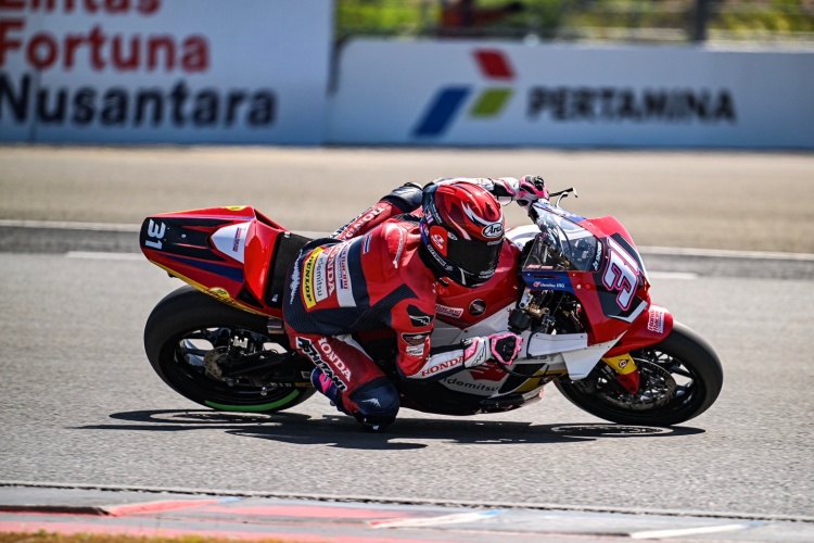batch_Race2-ARRC-Rd.4-05 “ฮอนด้า เรซซิ่ง ไทยแลนด์” ฝ่าด่านเดือดมัลดาลิกา! “ชิพ-นครินทร์” รั้งท็อป 4 “เฟอร์-ปัญจรุจน์” คว้าแต้มสำคัญ ศึก ARRC สนาม 4 เรซ 2
