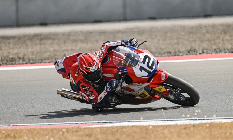 batch_Race2-ARRC-Rd.4-08 “ฮอนด้า เรซซิ่ง ไทยแลนด์” ฝ่าด่านเดือดมัลดาลิกา! “ชิพ-นครินทร์” รั้งท็อป 4 “เฟอร์-ปัญจรุจน์” คว้าแต้มสำคัญ ศึก ARRC สนาม 4 เรซ 2