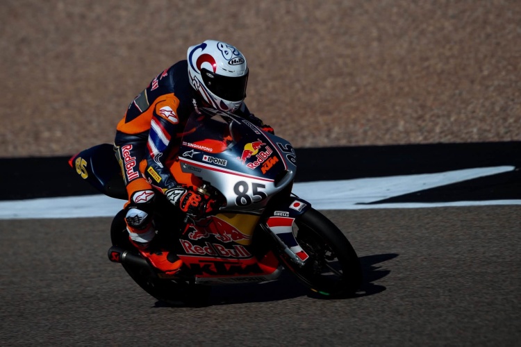 batch_Scoop-Rookies-Cup-JuniorGP-09 เจาะลึกสรุปผลงานครึ่งฤดูกาล! “ไม้คิว-เกียรติศักดิ์” หลังคว้าโพเดียมและเก็บคะแนนสะสมต่อเนื่อง ตอกย้ำพัฒนาการที่ยอดเยี่ยมของนักบิดไทยบนเวทีโลก