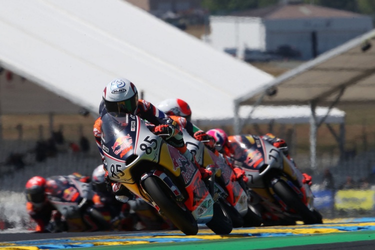 batch_Scoop-Rookies-Cup-JuniorGP-10 เจาะลึกสรุปผลงานครึ่งฤดูกาล! “ไม้คิว-เกียรติศักดิ์” หลังคว้าโพเดียมและเก็บคะแนนสะสมต่อเนื่อง ตอกย้ำพัฒนาการที่ยอดเยี่ยมของนักบิดไทยบนเวทีโลก