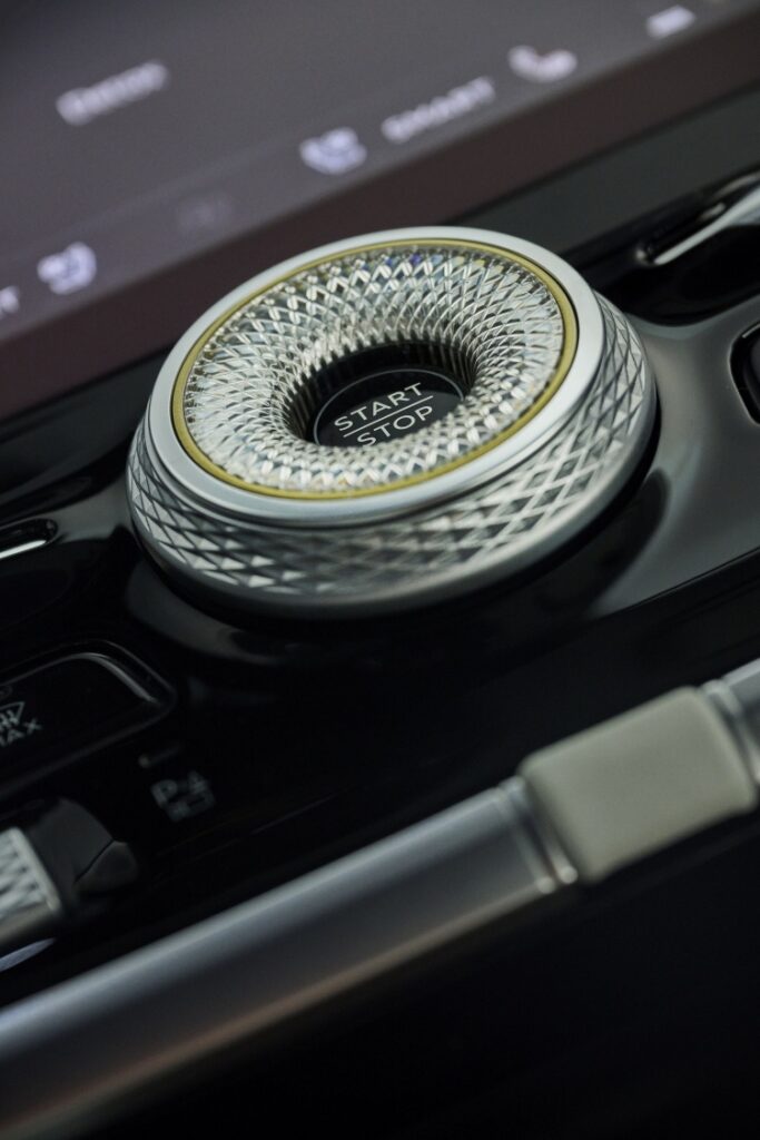 batch_WebSelects_009-683x1024 Bentley นำนวัตกรรมใหม่ ‘Curation Engine’ ยกระดับประสบการณ์การเดินทางในยนตรกรรมไฟฟ้าเป็นครั้งแรก