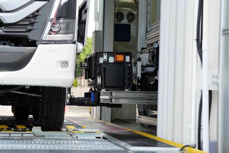 batch_Isuzu-Battery-swapping_08 อีซูซุจับมือพันธมิตรเดินหน้าทดสอบโซลูชั่นส์สับเปลี่ยนแบตเตอรี่ สำหรับรถบรรทุกไฟฟ้าในภาคธุรกิจโลจิสติกส์ไทย