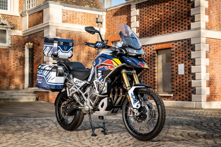 batch_Pic_Triumph-Tiger-1200-World-Record-4 แซม ซันเดอร์แลนด์ เปิดฉากภารกิจครั้งยิ่งใหญ่ พิชิตเส้นทางรอบโลกสุดท้าทาย ด้วย TRIUMPH TIGER 1200