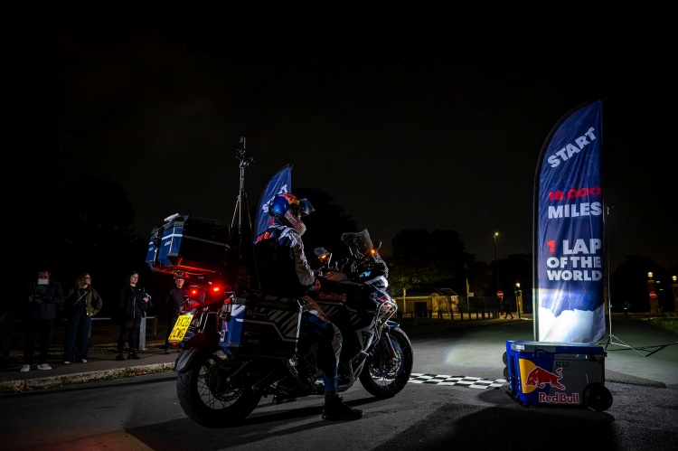 batch_Pic_Triumph-Tiger-1200-World-Record-7 แซม ซันเดอร์แลนด์ เปิดฉากภารกิจครั้งยิ่งใหญ่ พิชิตเส้นทางรอบโลกสุดท้าทาย ด้วย TRIUMPH TIGER 1200