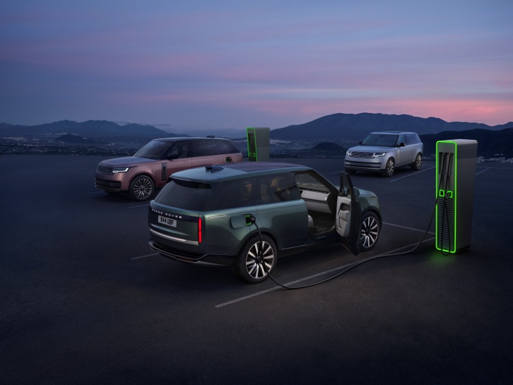 batch_RANGE-ROVER-ELECTRIC-CHARGING-02_09_26 RANGE ROVER ELECTRIC: นิยามใหม่แห่ง SUV หรูระดับตำนาน
