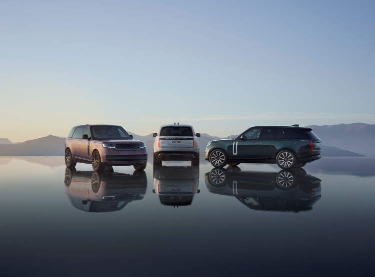 batch_RANGE-ROVER-ELECTRIC-THREE-CAR-02_09_26 RANGE ROVER ELECTRIC: นิยามใหม่แห่ง SUV หรูระดับตำนาน