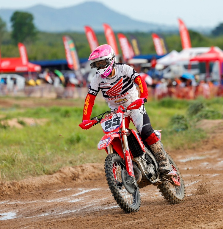 batch_Race-FMSCT-Rd.9-06 “นีโม่-จิรัฎฐ์” คว้าอันดับ 2 Premier MX-1 “พีเอ-ปรีดาอนันต์” นำทัพพาเหรดขึ้นโพเดียม ศึก FMSCT Thailand Motocross 2026 สนาม 9