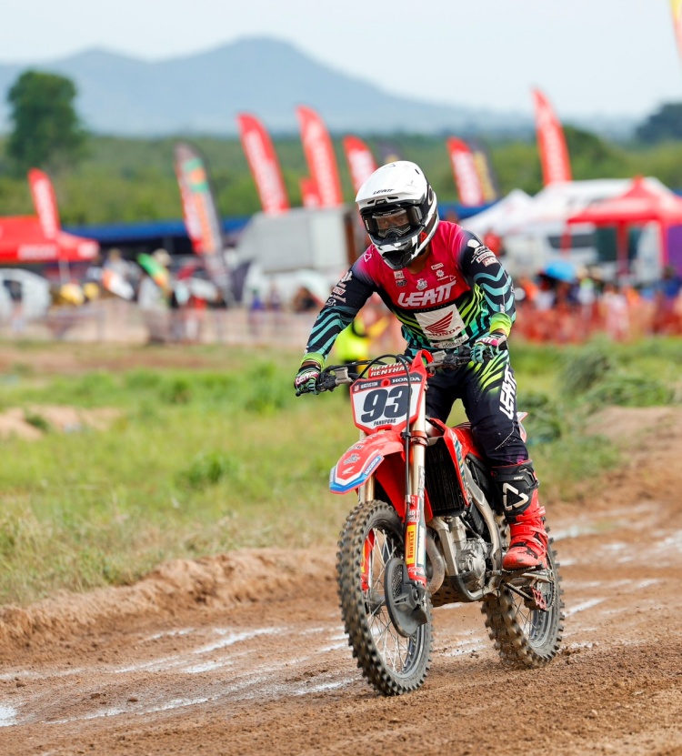 batch_Race-FMSCT-Rd.9-09 “นีโม่-จิรัฎฐ์” คว้าอันดับ 2 Premier MX-1 “พีเอ-ปรีดาอนันต์” นำทัพพาเหรดขึ้นโพเดียม ศึก FMSCT Thailand Motocross 2026 สนาม 9