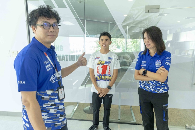 batch_S__633749520 “ไอเดีย” กฤตภัทร เขื่อนคำ แชมป์เอเชีย โร้ดเรซซิ่ง 2026 เข้าพบผู้บริหารไทยยามาฮ่า พร้อมมอบของที่ระลึกแทนคำขอบคุณ